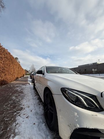 MERCEDES-BENZ E 220 d 4MATIC AMG Line Autom. AMG Line