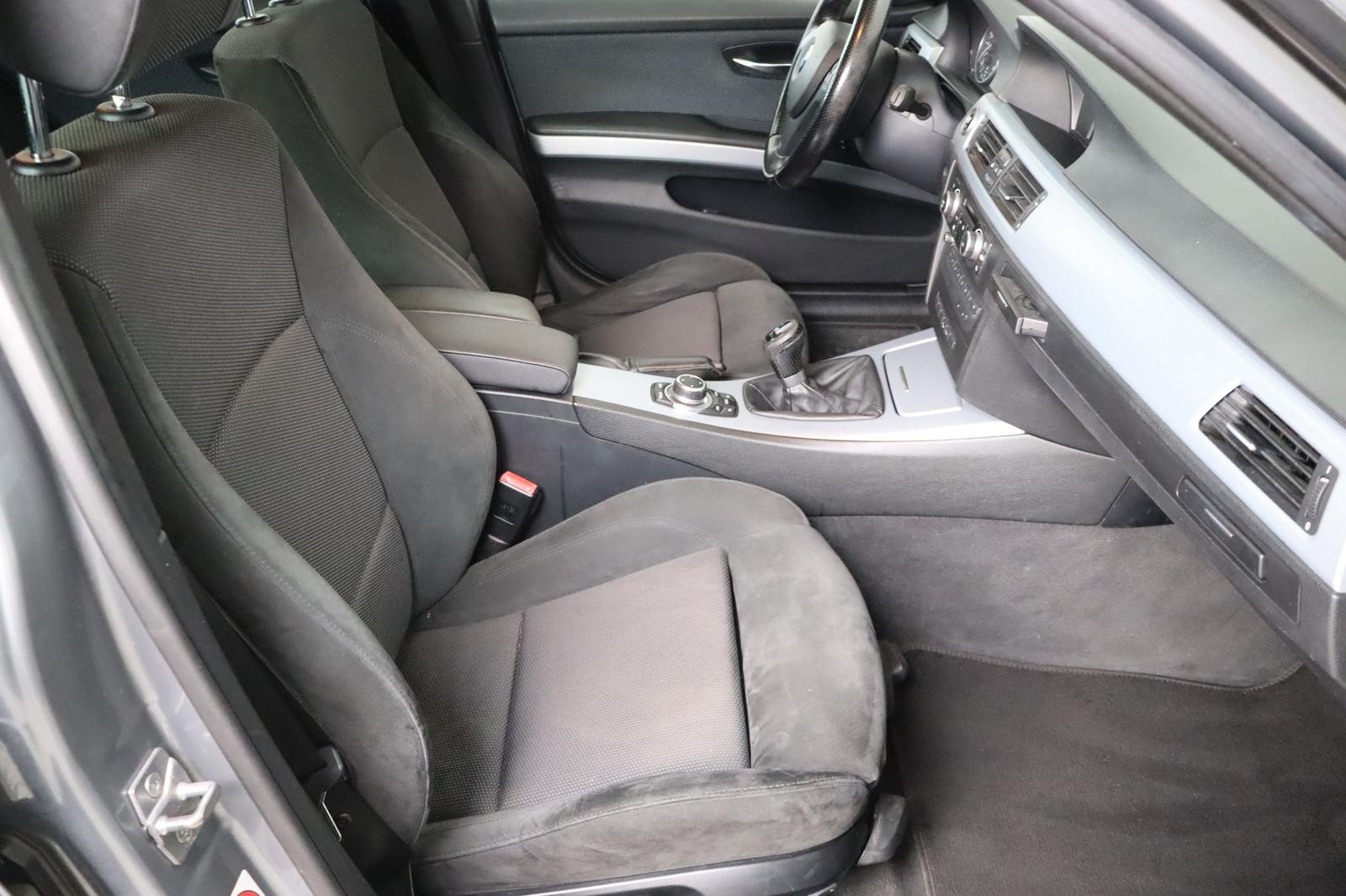 BMW 320d Touring xDrive M Sport 184 ch BVM 4x4 / Alcantara / Xénon / Sièges chauffants / GPS