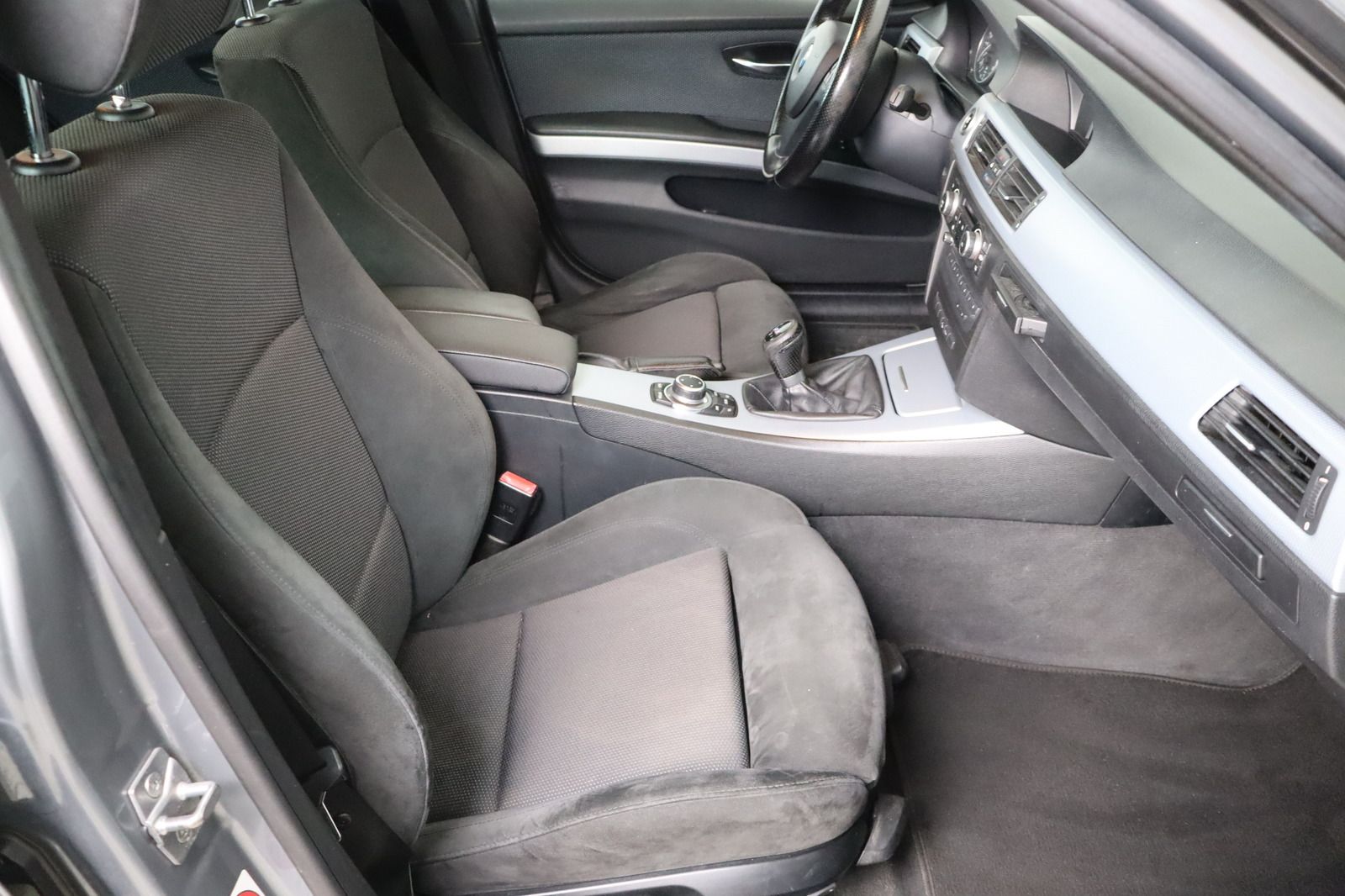 Fahrzeugabbildung BMW 320 d xDrive M-Paket * Xenon * Navi * Alcantara