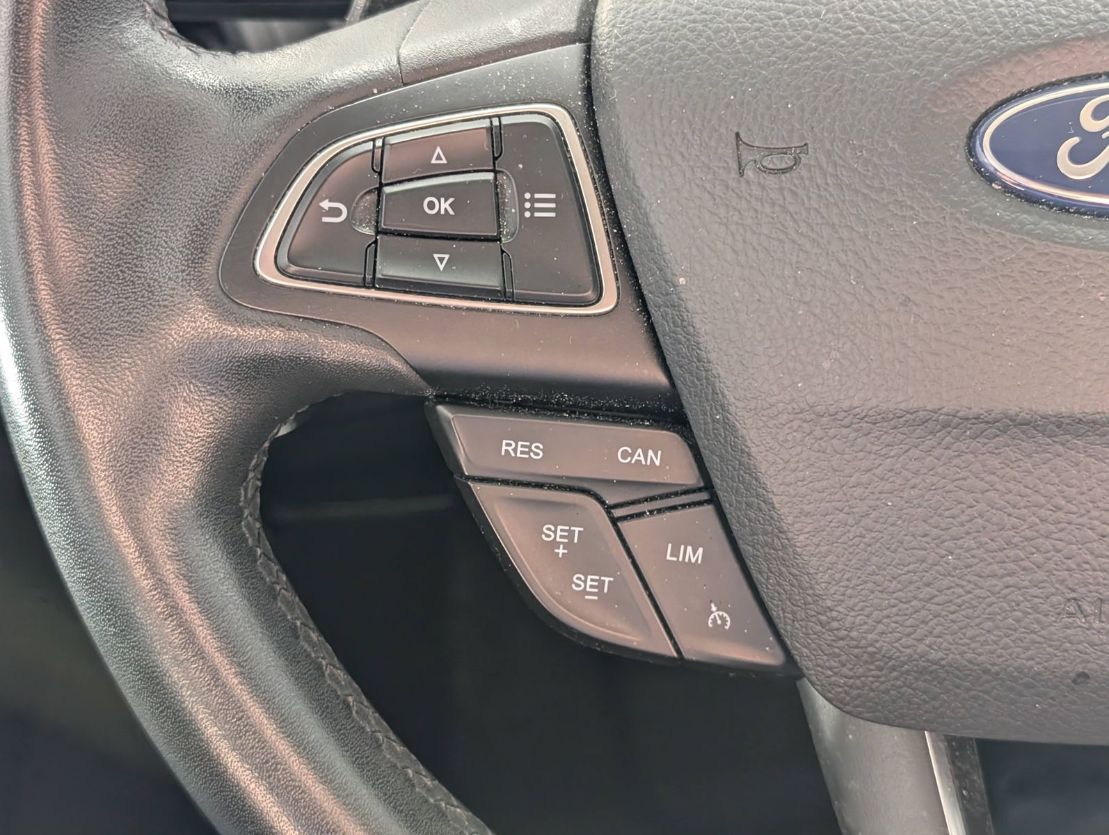 FORD EcoSport  1.0 EcoBoost Titanium Automatik Navi – Bild 30