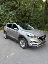 Hyundai TUCSON 1.7 CRDI 2WD Trend 1.Hand Top - Hyundai TUCSON Gebrauchtwagen in Gelsenkirchen