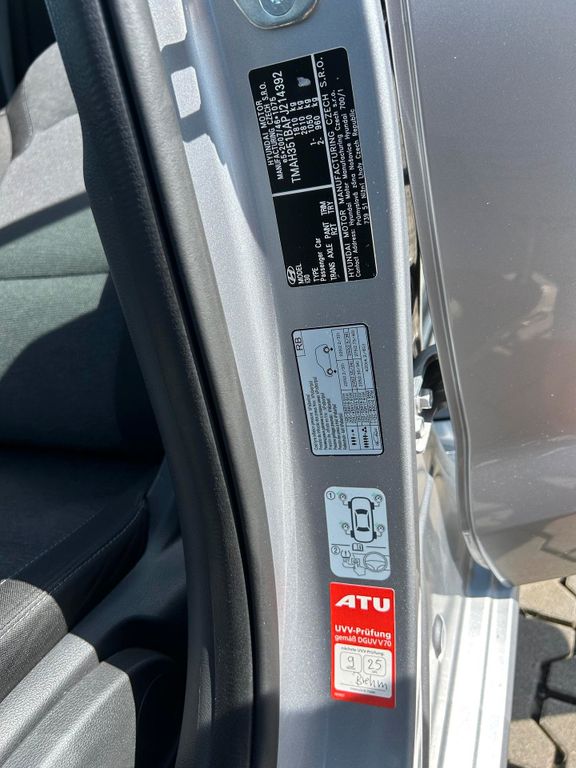 Car Image 21