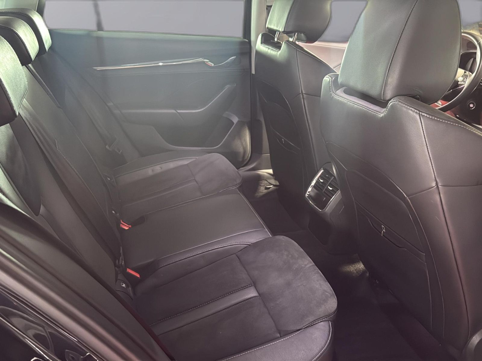 Fahrzeugabbildung SKODA Octavia/ First Edition- Standhz./AHK /1. Hand