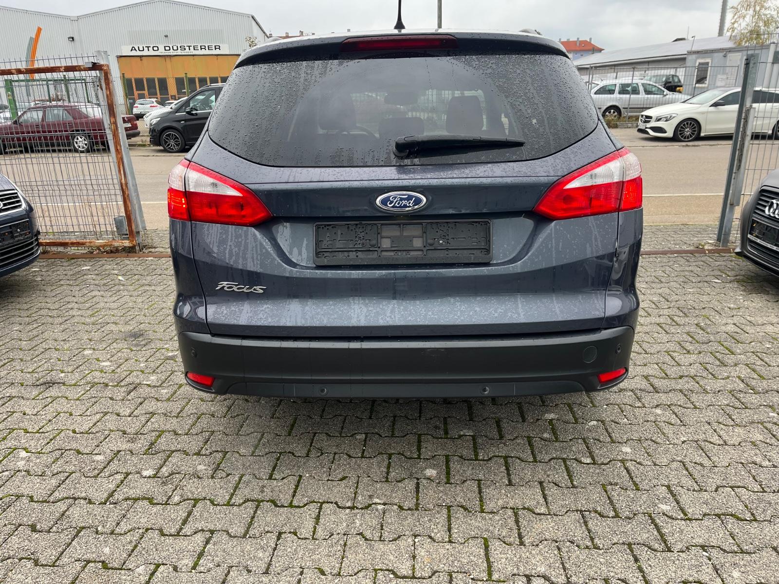 Ford Focus 2011 — photo 9