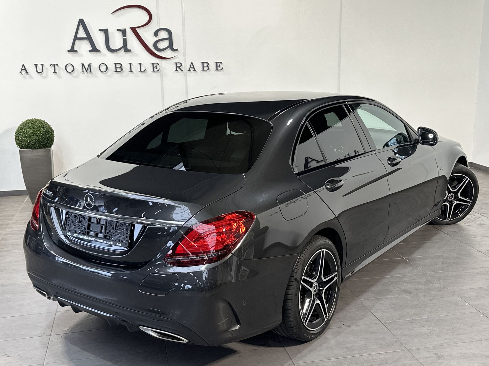 Fahrzeugabbildung Mercedes-Benz C 300e AMG-Line NAV+LED+CARPLAY+WIDESCREEN+DAB