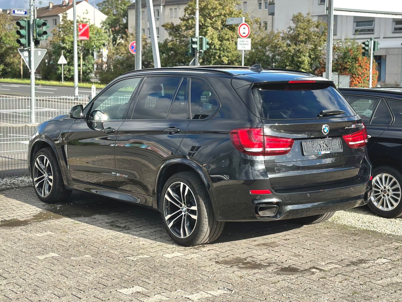 Fahrzeugabbildung BMW X5 M50 M SPORTPAKET*PANO+AHK*