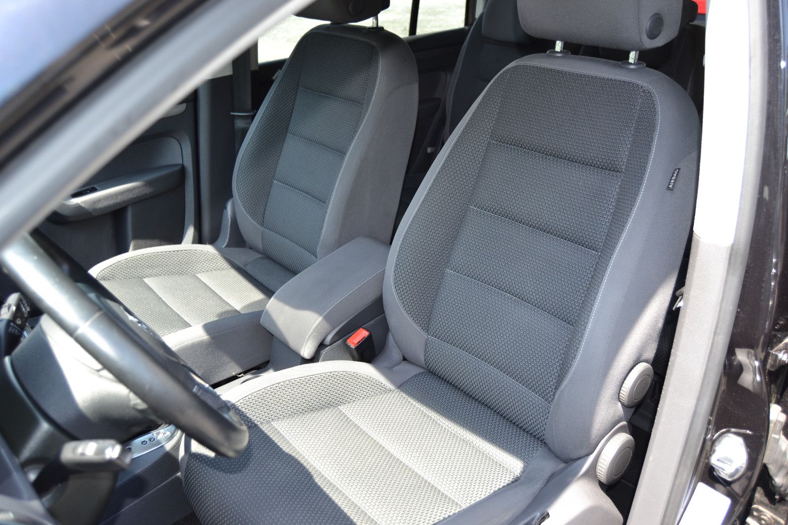 Fahrzeugabbildung Volkswagen Touran Comfortline BMT/AUTOMATIK/NAVIGATION/AHK/