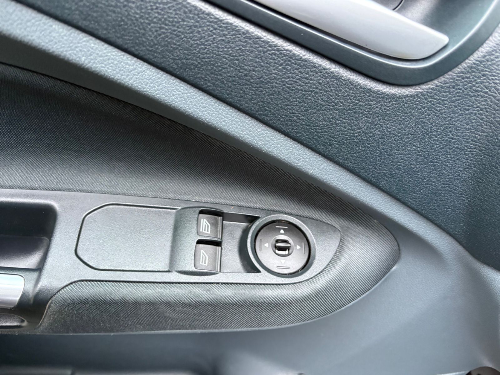 Fahrzeugabbildung Ford C-Max Trend 1.6 *1.Hand*