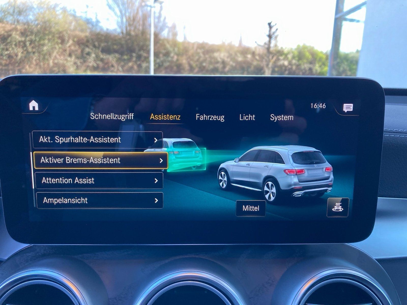 Fahrzeugabbildung Mercedes-Benz GLC 300 de AMG 4M*Pano*AHK*Burmester*360°*Distro