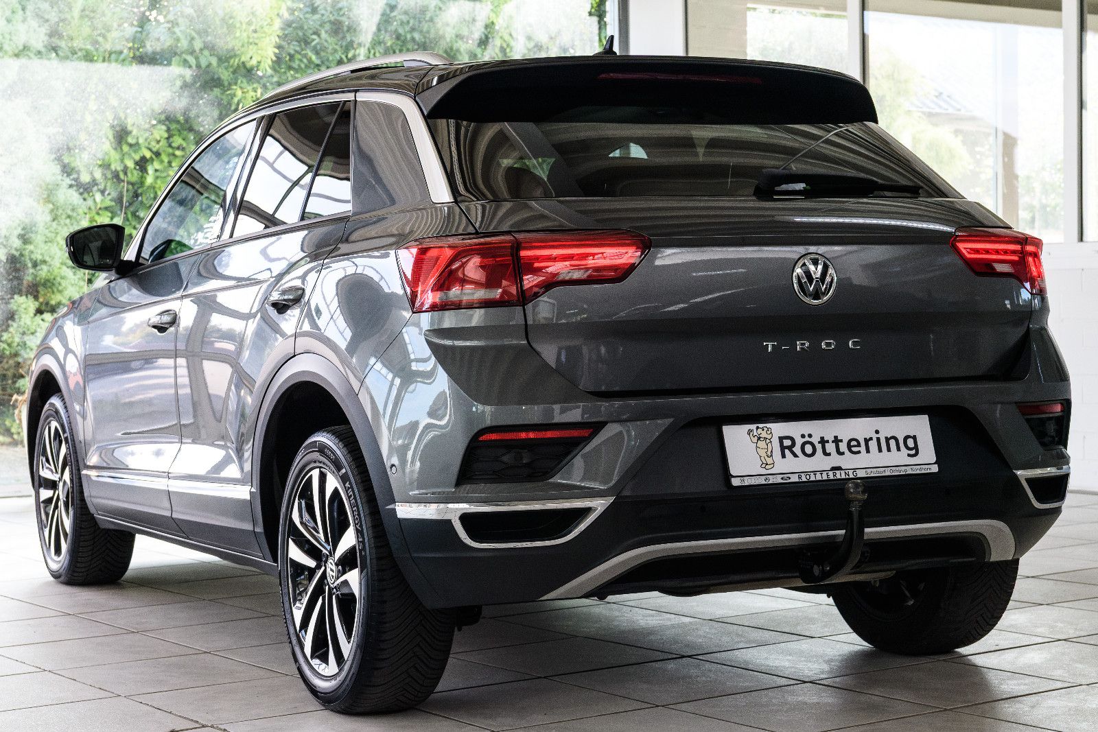Fahrzeugabbildung Volkswagen T-Roc IQ.DRIVE+AHK+GJR+NAVI+PANORAMA+EL.HECKKLAP