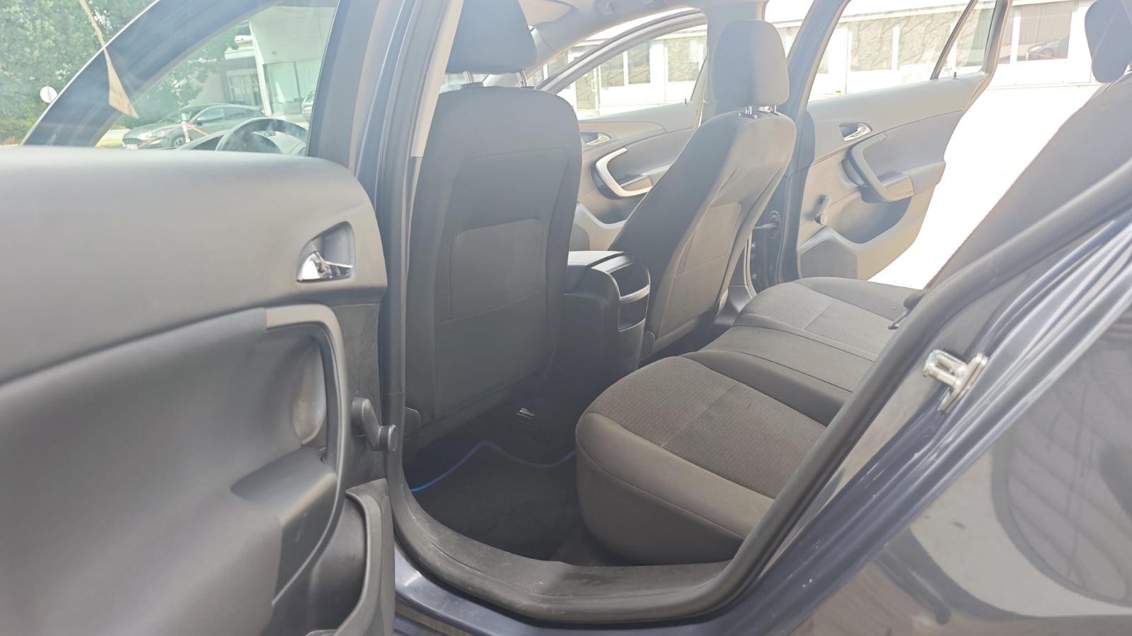 Opel Insignia 2010 — photo 12