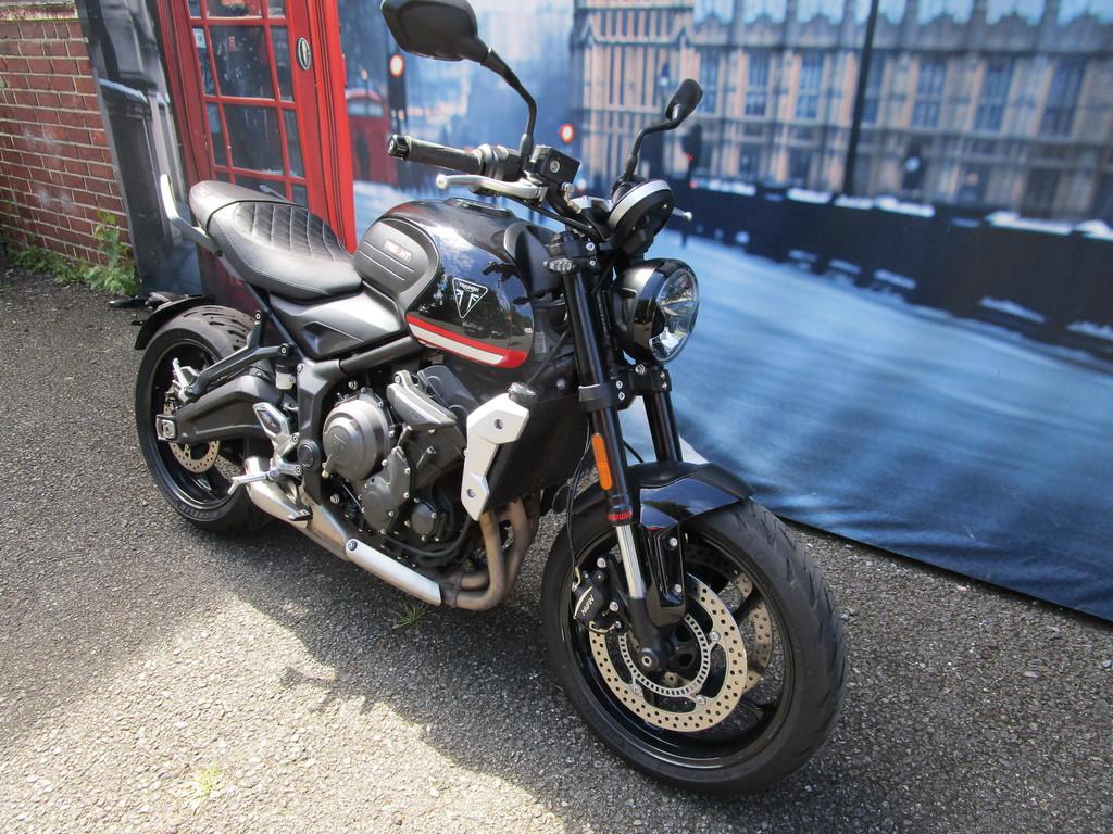 Triumph Trident 660 Quickshifter nur 2.200 Km