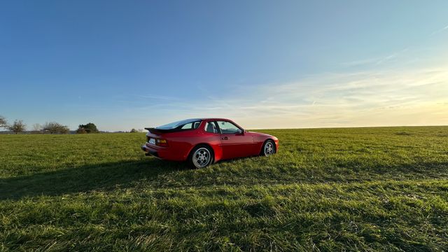 Porsche 944  Turbo, mit Geburtsurkunde von Porsche