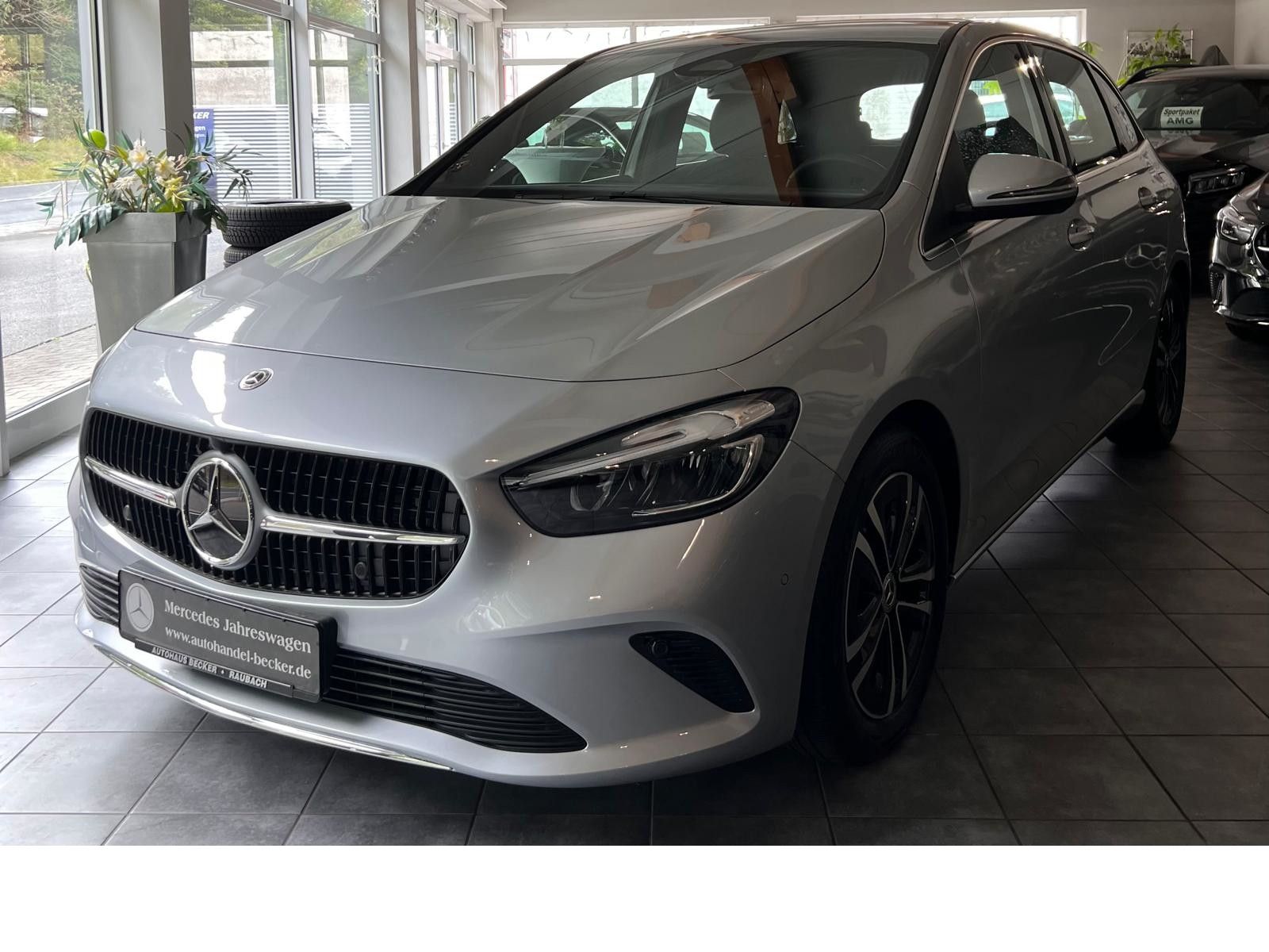Fahrzeugabbildung Mercedes-Benz B 180 Progres. Advanced *Winter-Paket*LED*Kamera