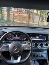 Mercedes-Benz E 300 d Autom. - - Mercedes-Benz E 300 mit Diesel-Antrieb: Schwarz, Limousine