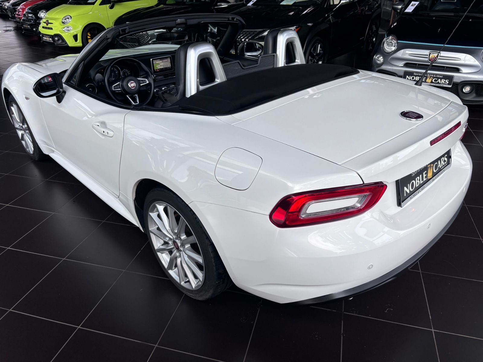 Fahrzeugabbildung Fiat 124 Spider Lusso LED NAVI ALU