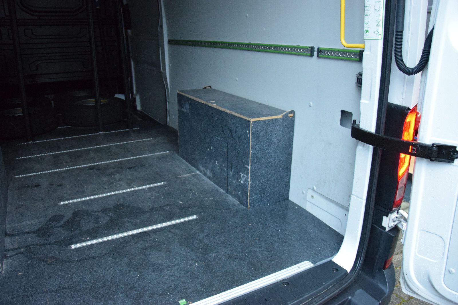 Fahrzeugabbildung Volkswagen Crafter Kasten 35 lang Hochdach FWD LED Navi Atm