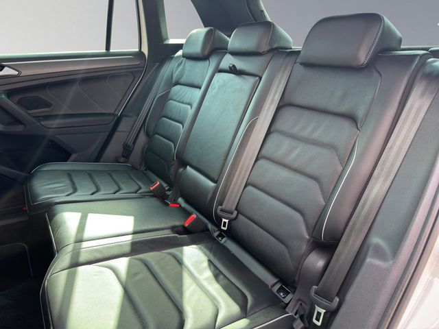 Tiguan 2.0 TDI R-Line DSG ACC FACEL. LED PANO