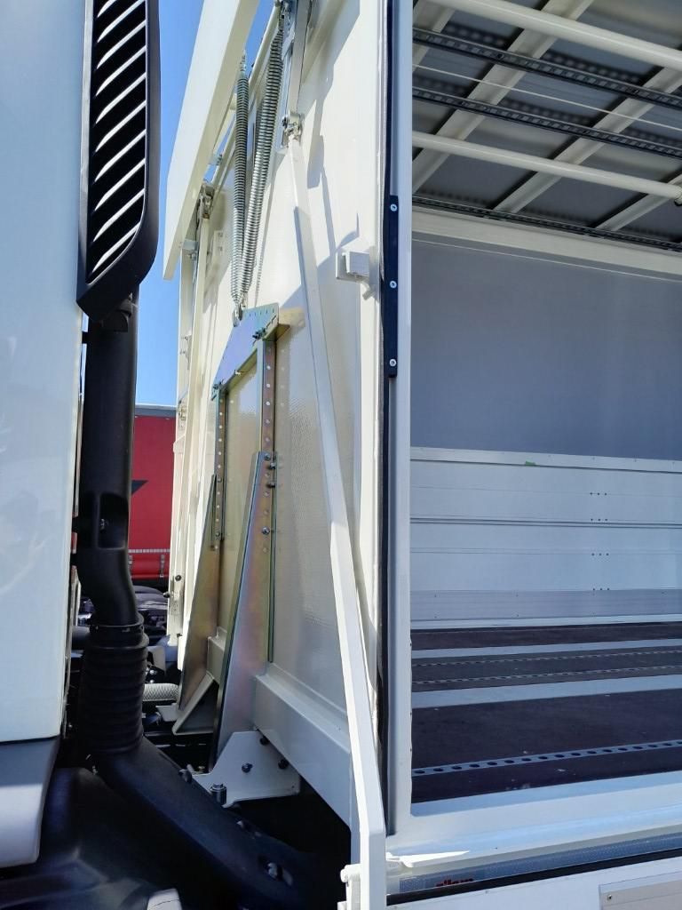 Fahrzeugabbildung DAF XB 310 FA 18t Getränkeaufbau