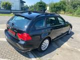 BMW 320i Touring / Panoramadach//Navi/Xenon - BMW 3er Reihe aus 2009: Kombi