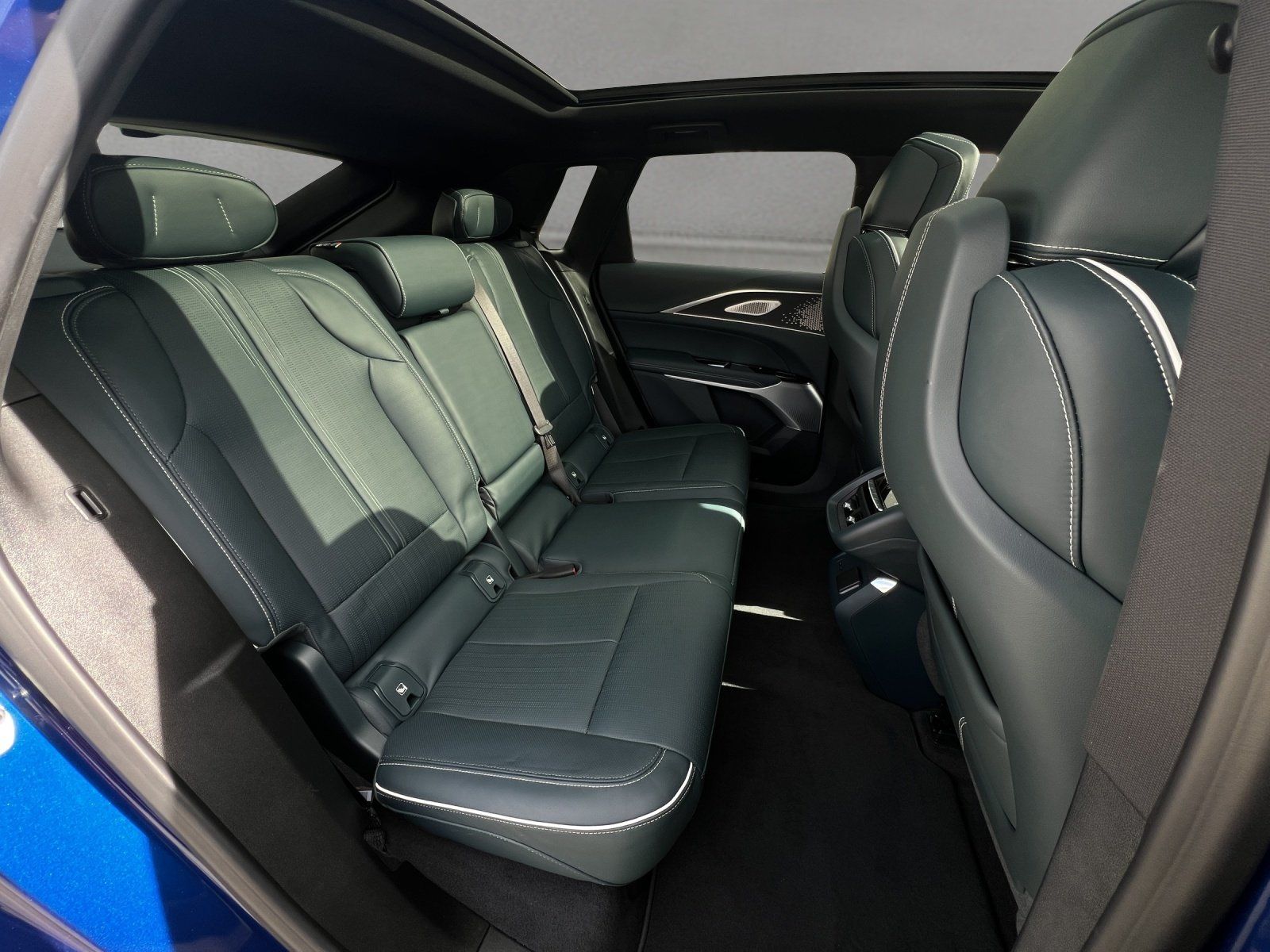 Fahrzeugabbildung Cadillac Lyriq AWD Sport/PANO-DACH/MASSAGE/AKG/ACC/360°KA
