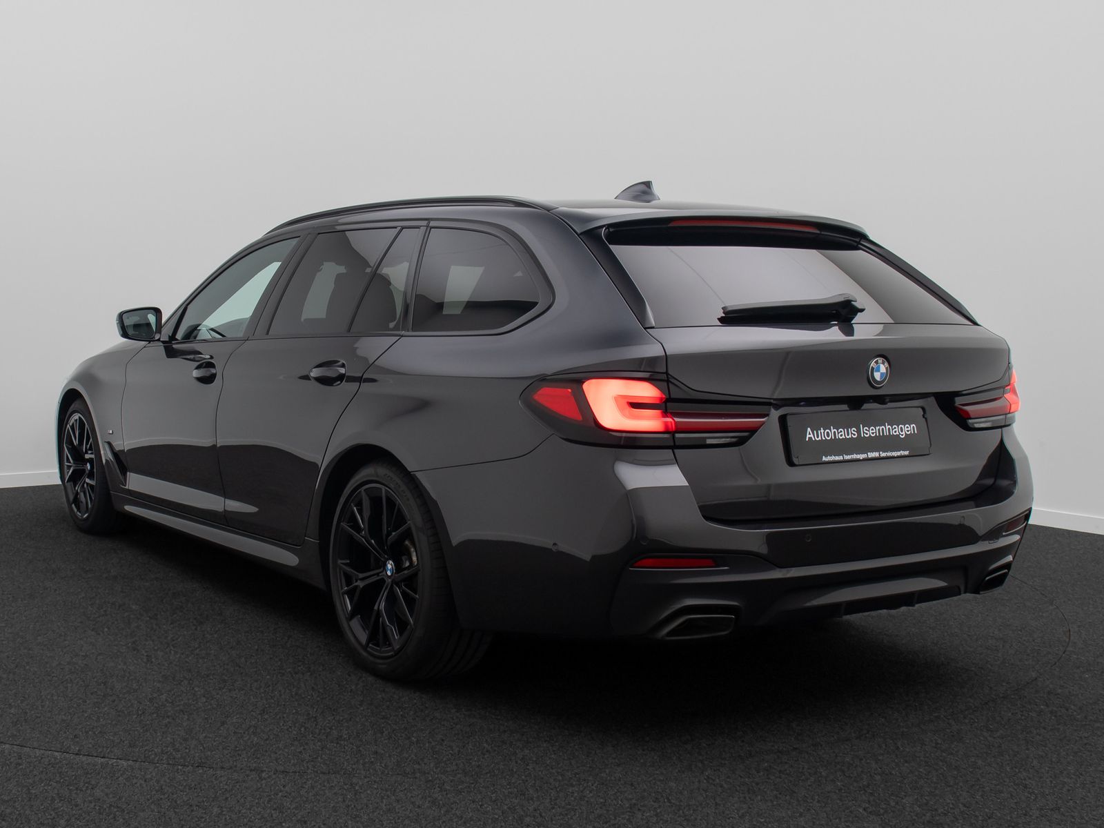 Fahrzeugabbildung BMW 530d MSport HUD DAB Kamera AHK Panorama HiFi 19"