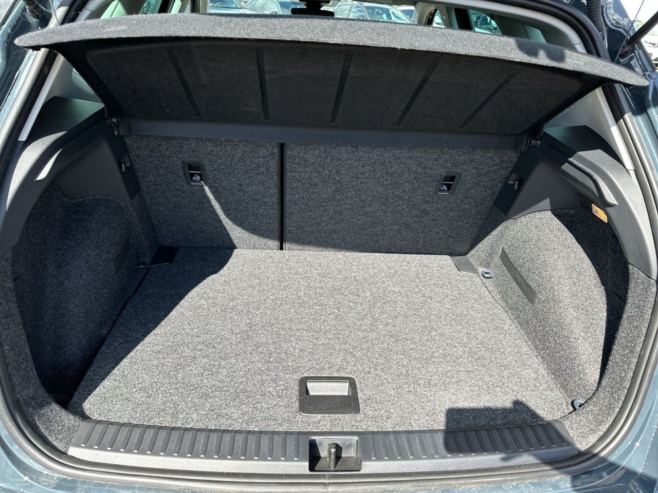 Fahrzeugabbildung SEAT Arona Road Edition 1.0 TSI 116PS 6-Gang - mit KI generiert/bearbeitet