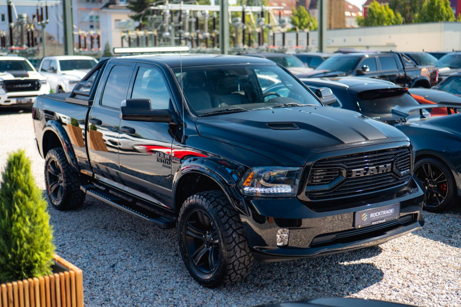 Fahrzeugabbildung Dodge RAM 5.7 V8 HEMI 4x4 OFFROAD Night-Paket LONG 19%