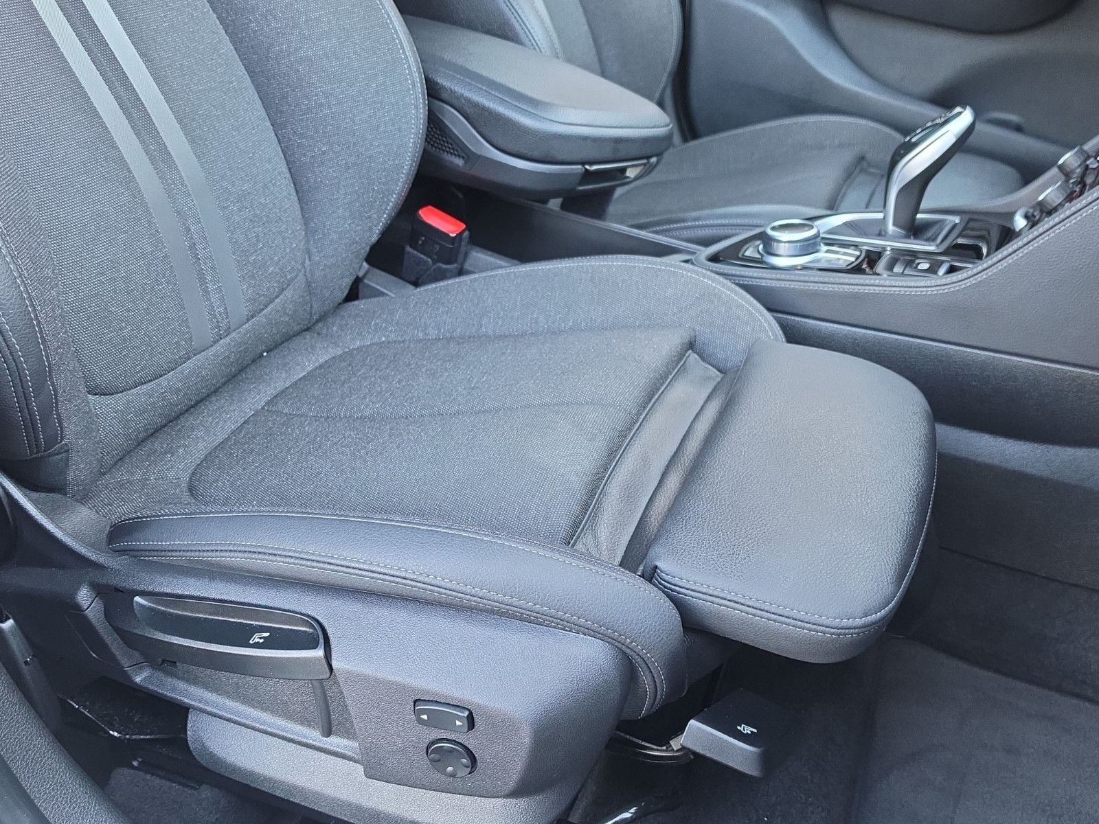 Fahrzeugabbildung BMW 2 Active Tourer 218 d Sport Line Sport-Automatik