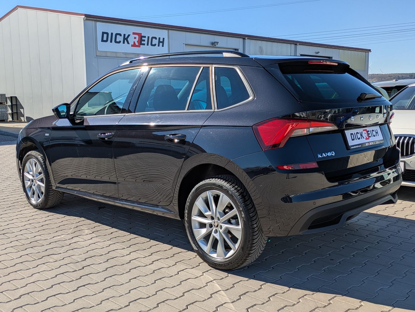 Fahrzeugabbildung SKODA Kamiq 1.0 TSI Tour DSG LED*PANO*SMART LINK*CAM