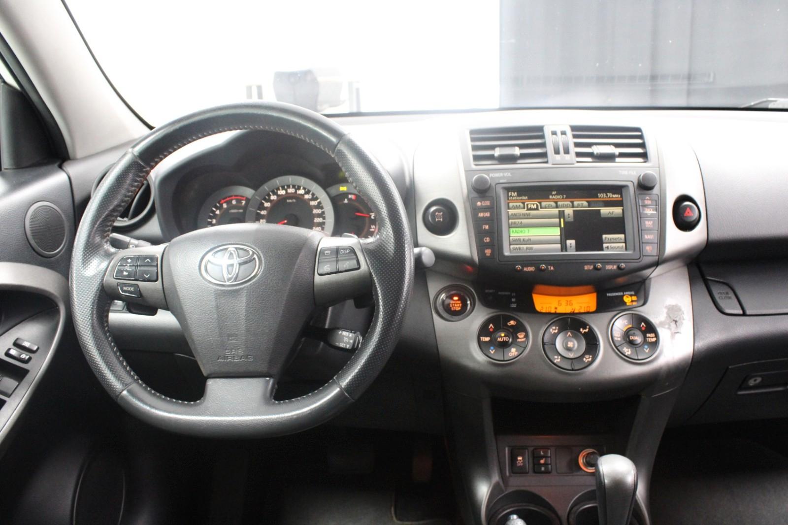 Toyota RAV 4 Executive 2.2 D-4D 150 ch BVA 4x4 – Cuir – Sièges chauffants – Caméra – Attelage – Climatisation 3 zones – Jantes 18