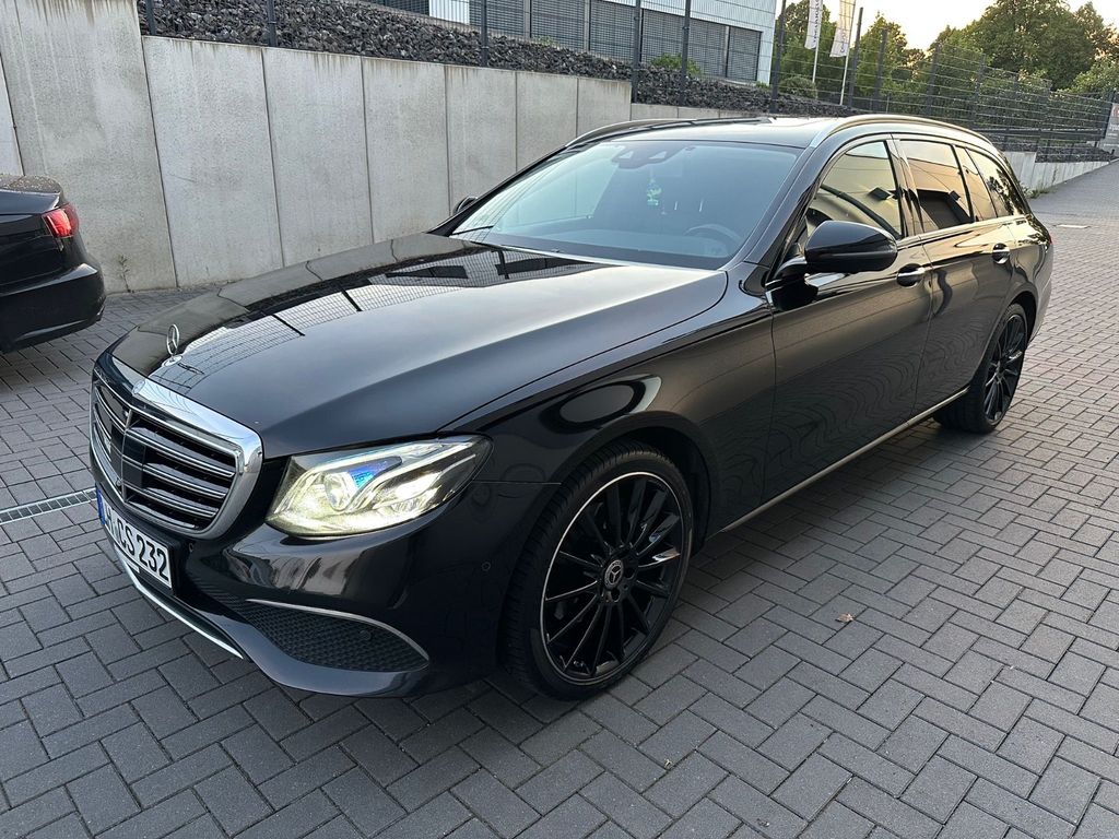 Image of Mercedes-Benz E 220