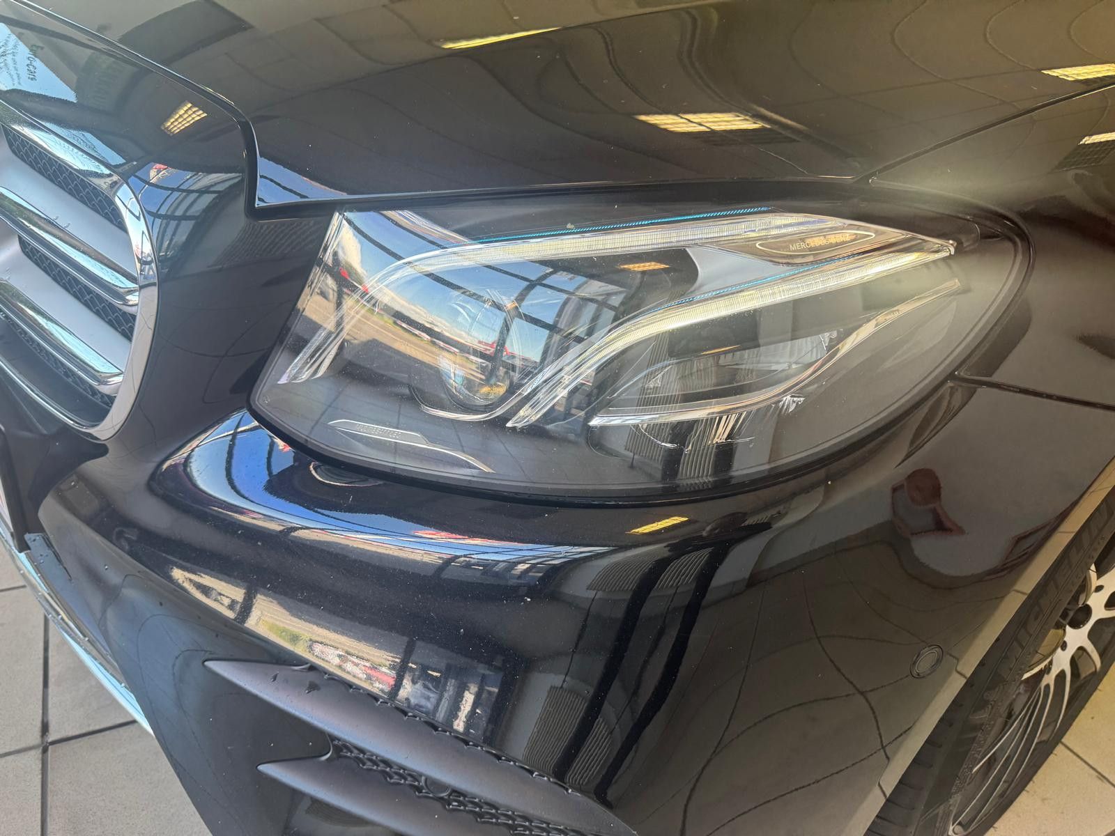Fahrzeugabbildung Mercedes-Benz E 400 T-Modell 4Matic/LED/PANORAMA/AMG-LINE/NAVI
