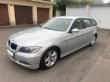 BMW 318i Touring - Automatik Gepflegtes Fahrzeug - BMW 318 aus 2008: Kombi