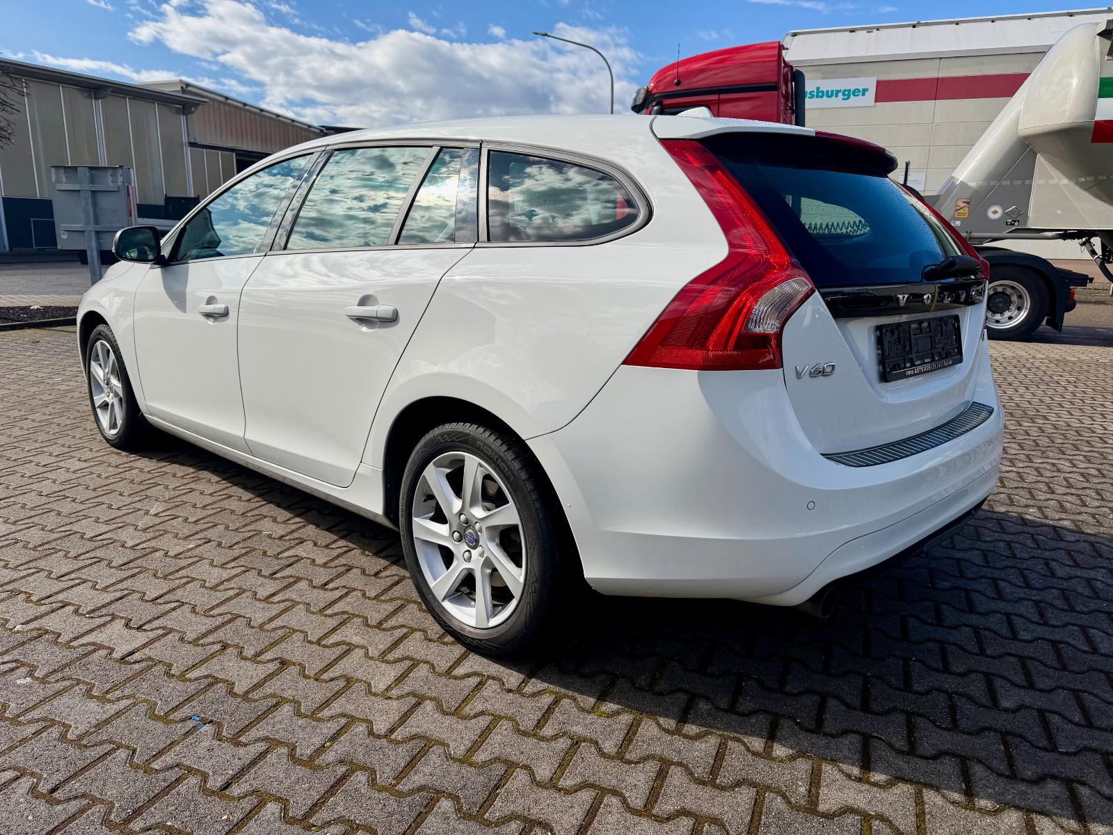 Volvo V60 1.5 Aut. - LEDER + NAVI + XENON + AHK