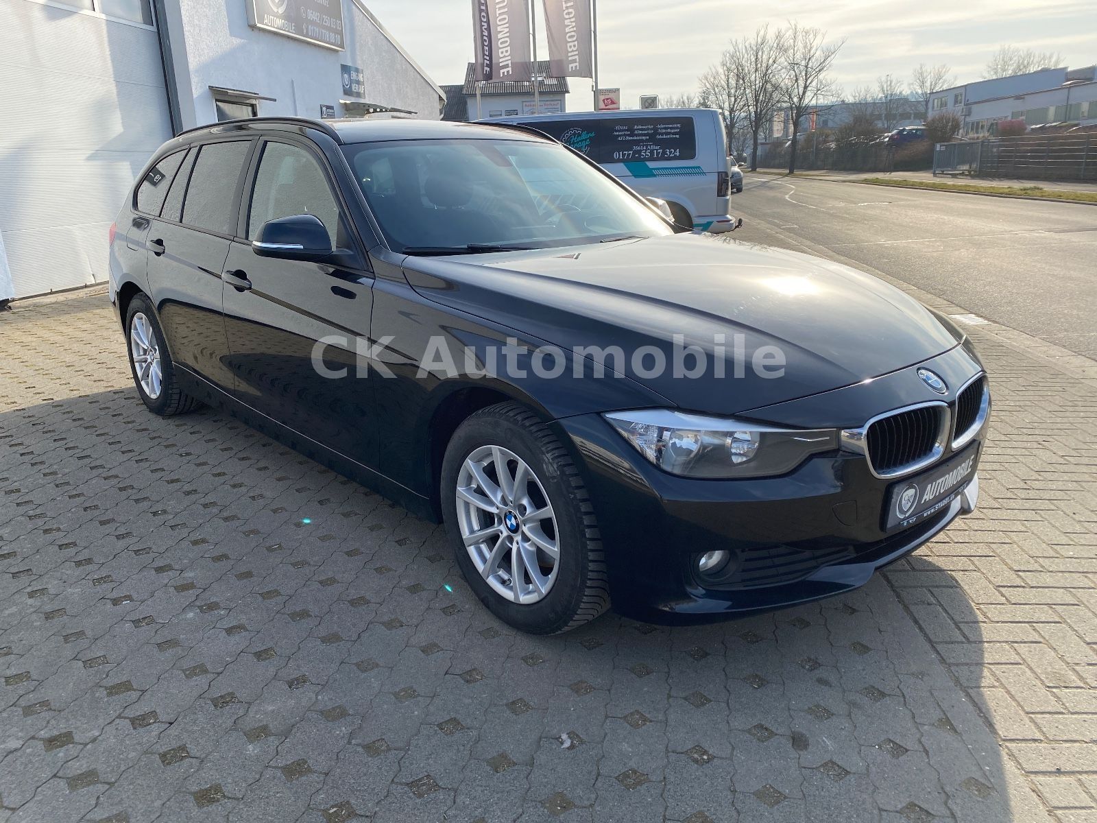 Fahrzeugabbildung BMW 320d Touring Automatik/Klima/Navi/Tempomat/PDC