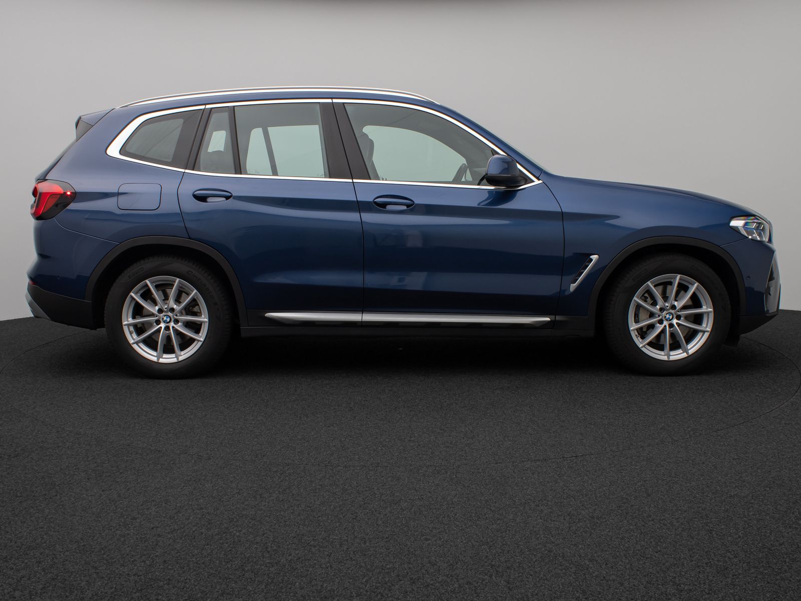 Fahrzeugabbildung BMW X3 xD30d Sport Kamera Laser HUD H/K Komfort AHK