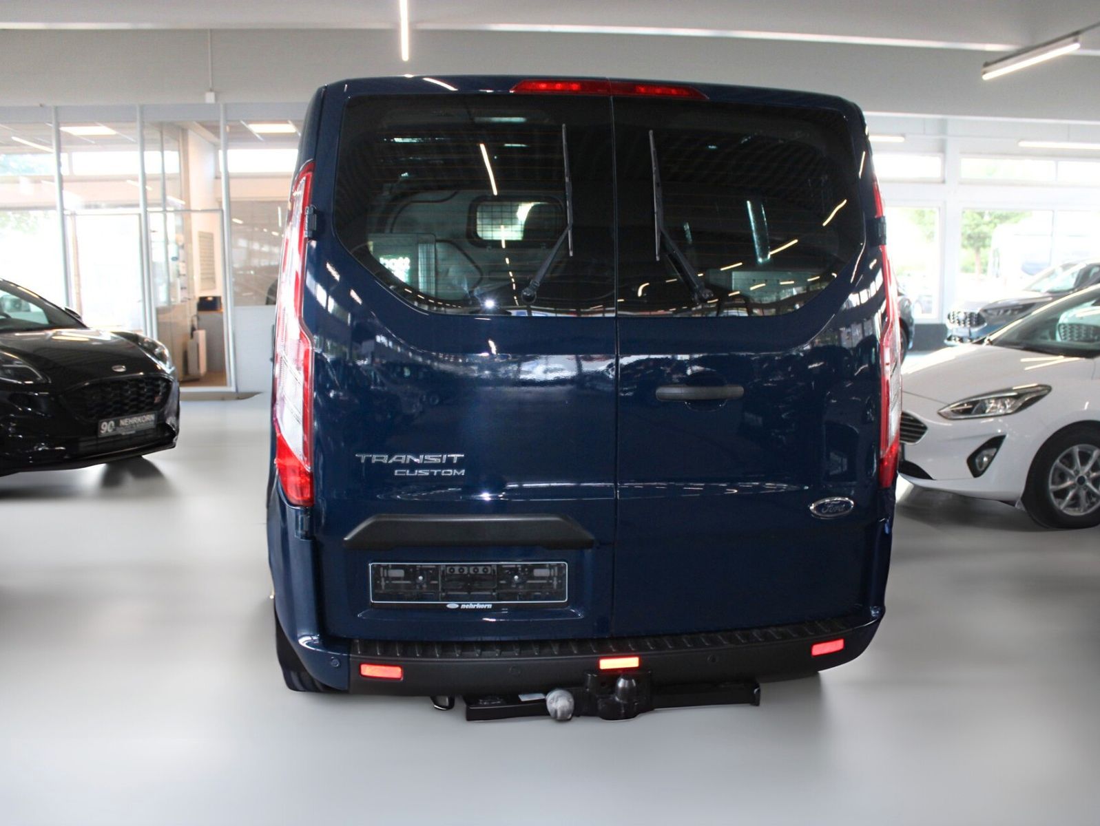 Fahrzeugabbildung Ford Transit Custom TREND L1 Kasten AHK Regale KLIMA