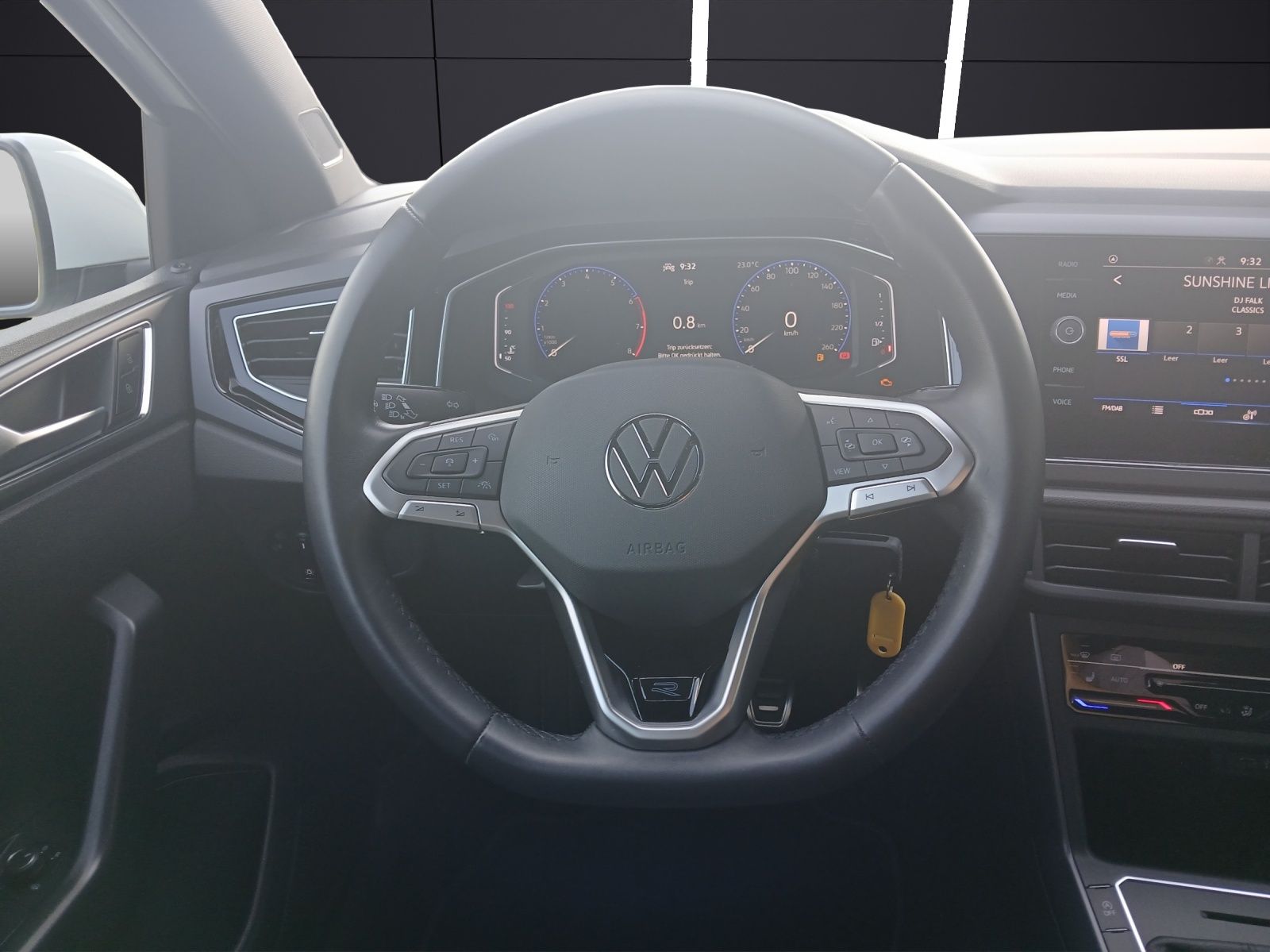 Fahrzeugabbildung Volkswagen Polo TSI R-Line Matrix Pano ACC PDC SH 17"