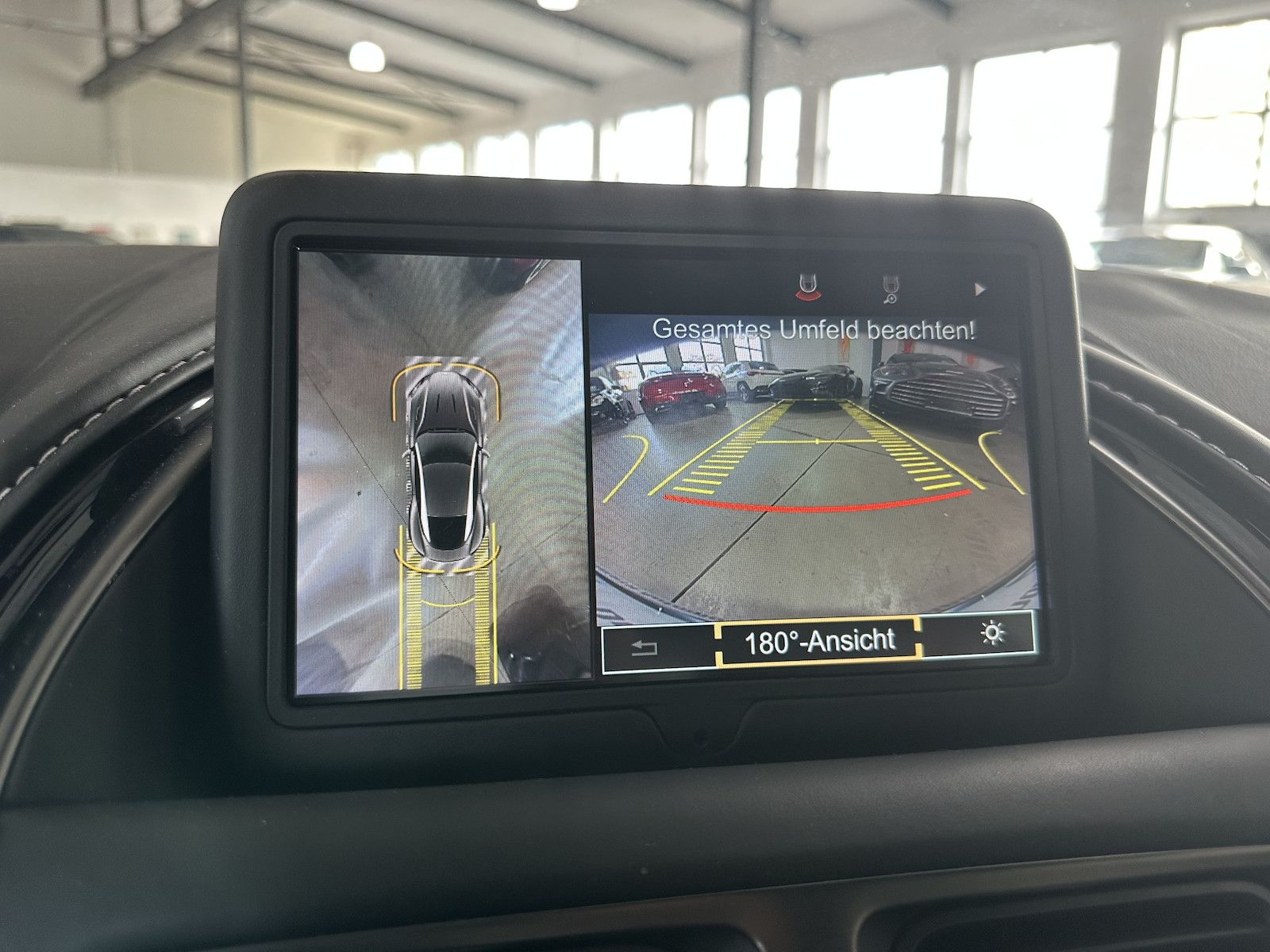 Fahrzeugabbildung Aston Martin DB11 V 12 AML Special Colour/Black-Tech-Pack/