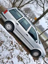 Volkswagen Golf 4 Kombi - Volkswagen Golf aus 2000: Kombi