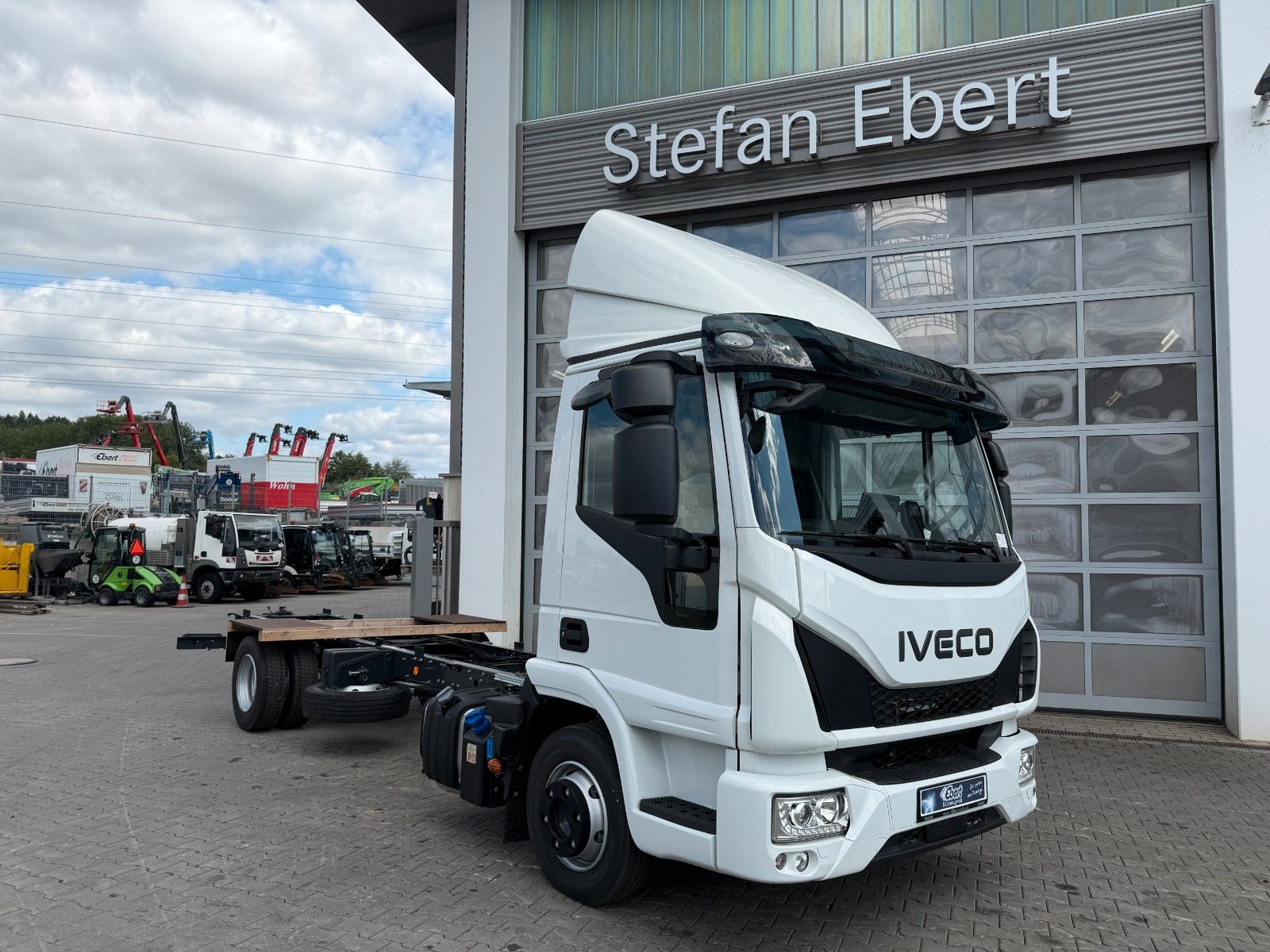 Fahrzeugabbildung Iveco Eurocargo ML80E21/P AHK Klima 3 Sitze Spoiler