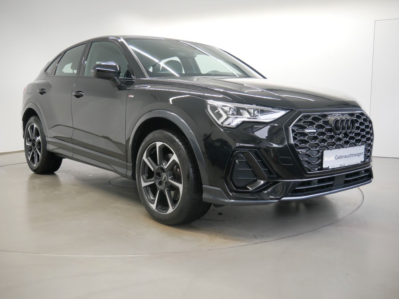 Audi Q3 Sportback 40 TDI quattro S line MATRIX PANO foto 3
