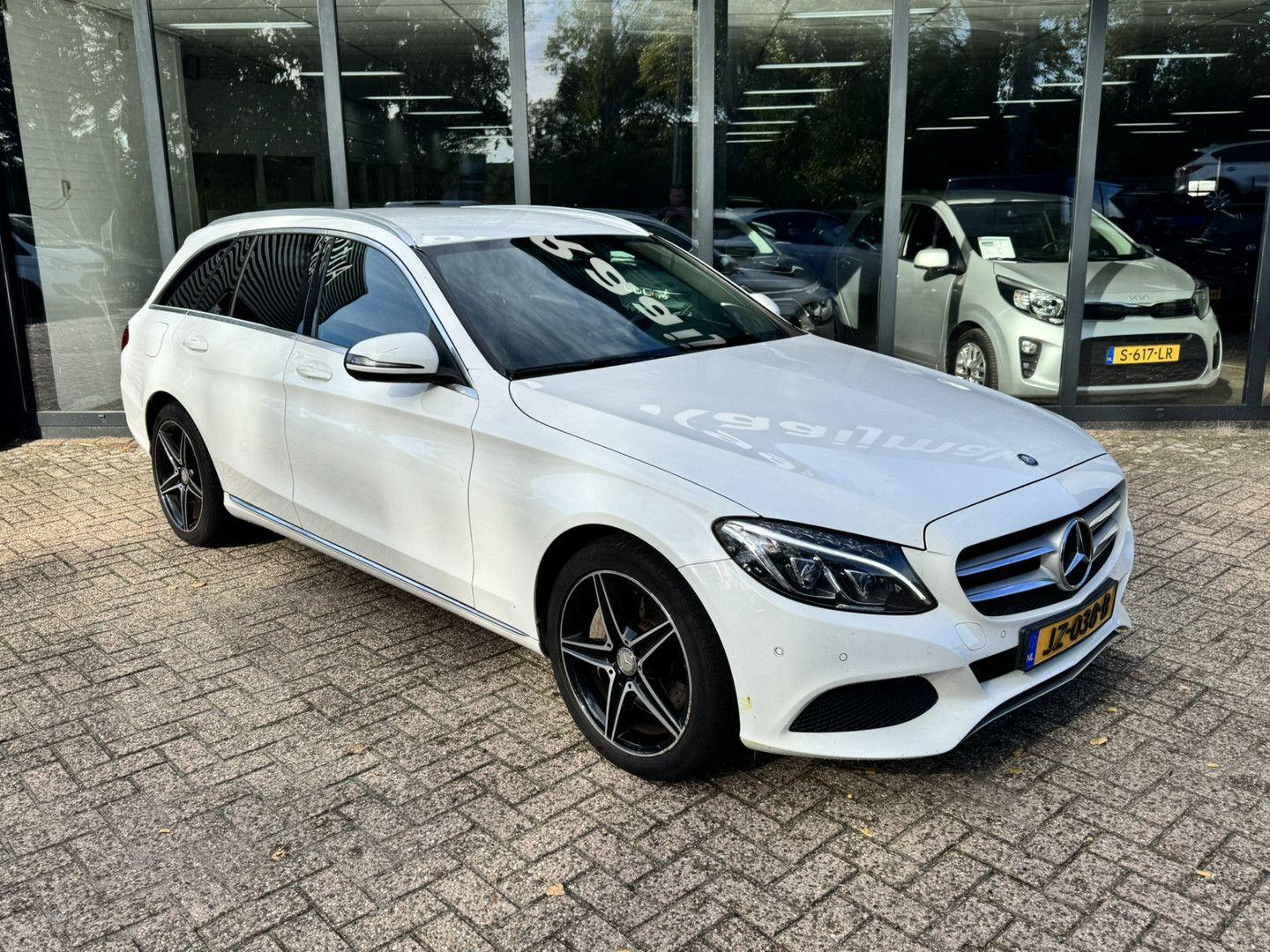 Mercedes-Benz C350 2015 — engine 1.991 cm³, 279 HP (205kW)