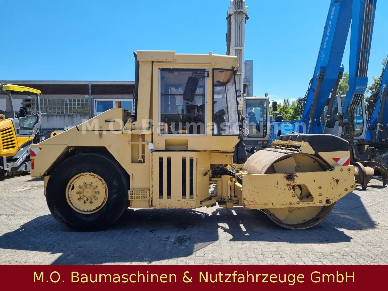 Fahrzeugabbildung CAT CB-535 B / Kombiwalze