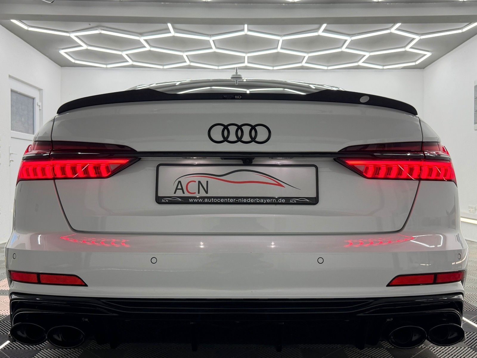 Fahrzeugabbildung Audi A6 Lim. 55 TFSI e Quattro/S6 OPTIK/STERNENHIMMEL