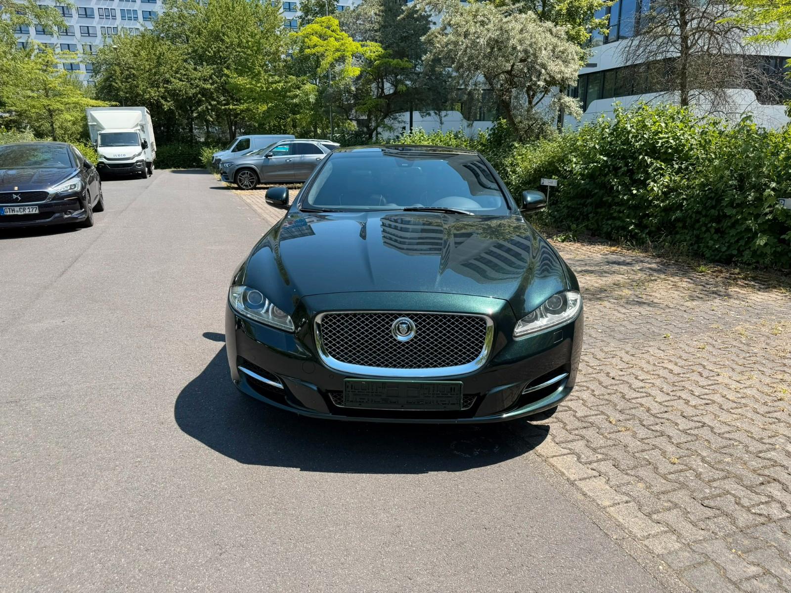 Jaguar XJ Portfolio