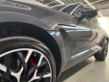 صورة 8 لـ 2021 Aston Martin DBX