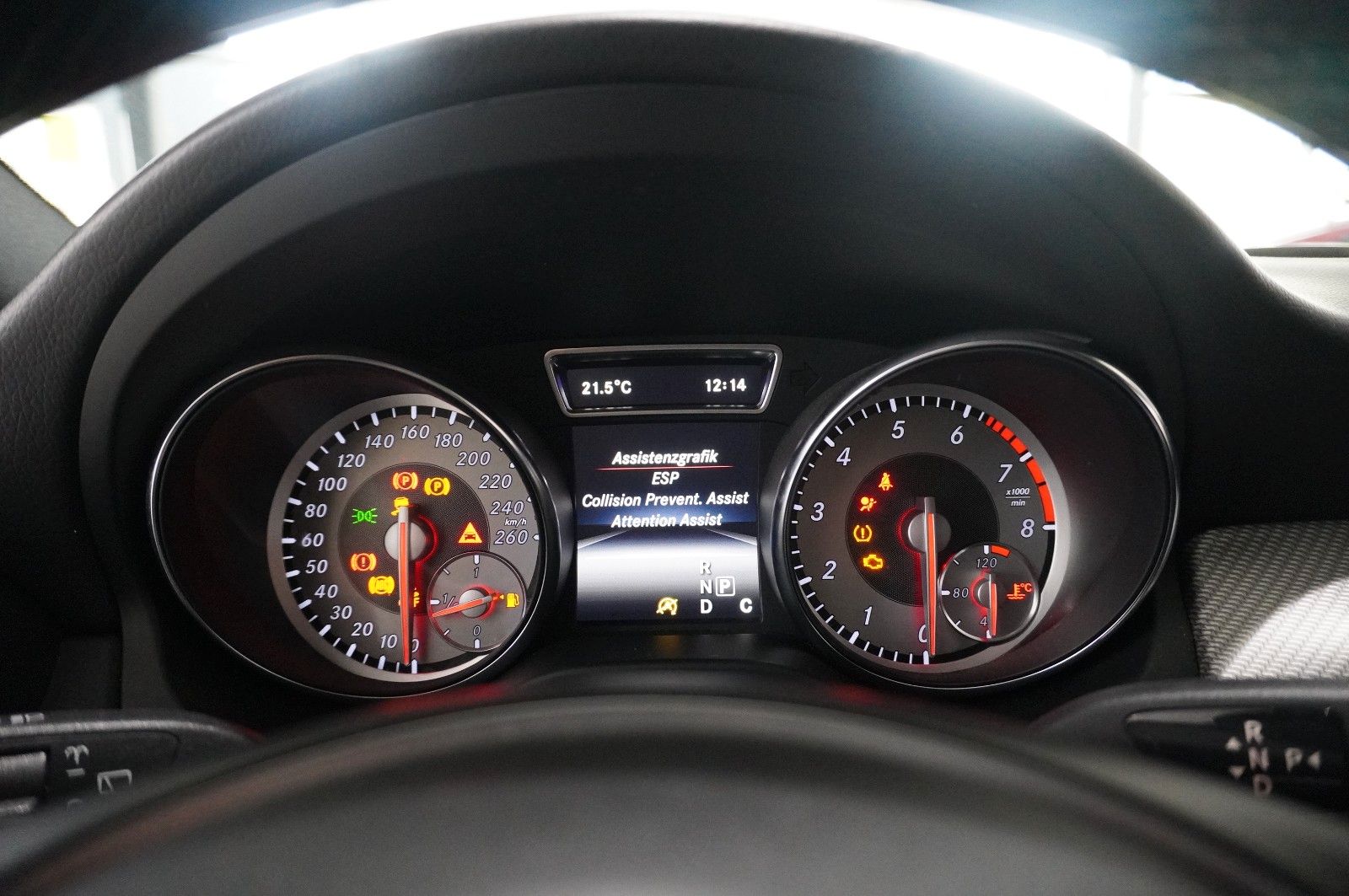 Fahrzeugabbildung Mercedes-Benz GLA 180 STYLE 7G-DCT NAVI/BI-XENON/SHZ/KAMERA