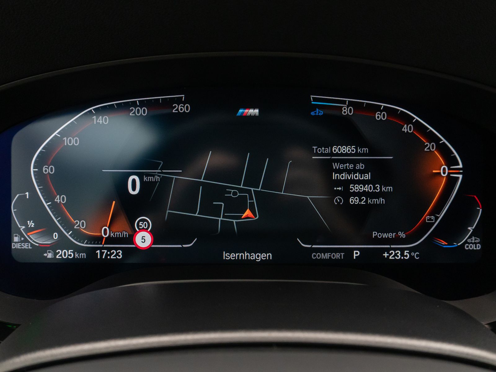 Fahrzeugabbildung BMW 520d M Sport Kamera HUD HiFi AHK Stop&Go Alarm